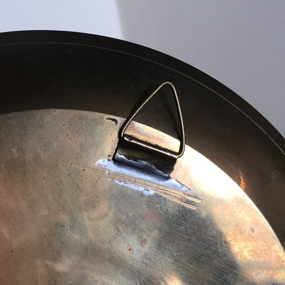 Vintage set of two floral brass and enamel plates - Picture 12 of 16